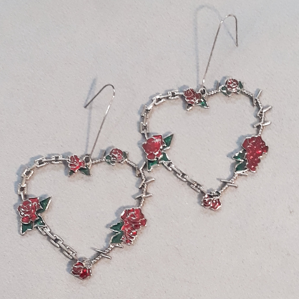 Gothic Heart Chain Link Earrings with Rose and Barbed Wire / Rose Dangle Earring - Picture 6 of 9